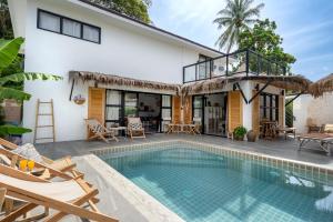 高兰Manao Pool Villa 3 - 5 Mins Walk To The Beach的一座带游泳池和房子的别墅