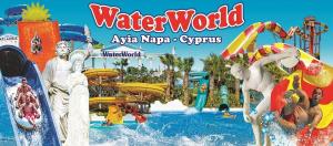 阿依纳帕Nissi Villa的水上世界游乐园,带水滑梯