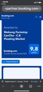 芹苴Mekong Farmstay CanTho - C.R Floating Market的电脑屏幕的屏幕,打印机在书写网站