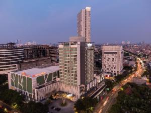 泗水Midtown Residence Surabaya的城市空中景观高楼