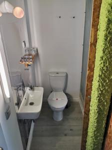 波萨达德艾尔夏弗兰旅馆的一间浴室