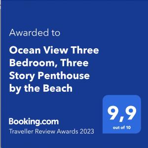 坎昆Ocean View Three Bedroom, Three Story Penthouse by the Beach的邀请您到海滩屏风旁的三层楼海景三卧室灯塔