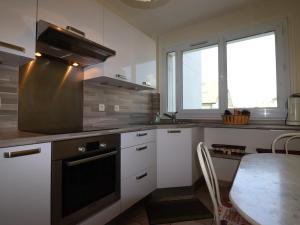 Appartement Annecy, 2 pièces, 2 personnes - FR-1-432-23的厨房或小厨房