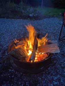 露营地提供给客人使用的烧烤设施