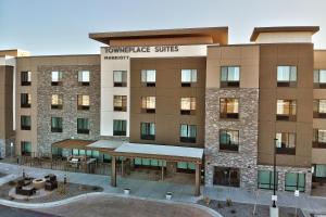 阿尔伯克基TownePlace Suites by Marriott Albuquerque Old Town的触摸到触摸套房前部的画面