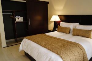 金沙萨皇家酒店客房内的一张或多张床位