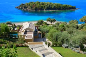 塞沃塔Sivota Seascape Luxury Villas & Residences的海景别墅