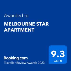 墨尔本MELBOURNE STAR APARTMENT的蓝色标语,标有授予梅尔本星公寓的文字