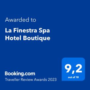 拉维加La Finestra Spa Hotel Boutique的手机的屏幕,短信被授予la fintera spa酒店
