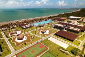 拉巴拉德纳圣安东尼奥Vila Galé Resort Alagoas - All Inclusive的海洋旁度假胜地的空中景致