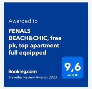 罗列特海岸SeaHomes Vacations, FENALS BEACH&CHIC, pk, top apartment full equipped的给家庭寄上邮件的蓝色标志,海滩和芯片免费纸板顶端