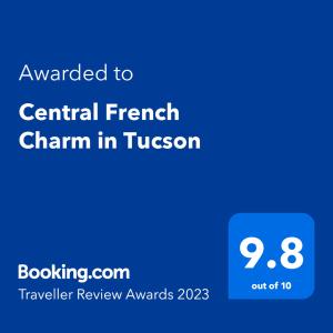 土桑Central French Charm in Tucson的图斯康中法国中央频道的蓝电话