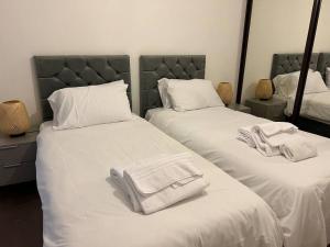 Dartford Lux Stay one bedroom apartment客房内的一张或多张床位