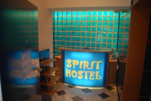 贝尔格莱德斯比里特旅馆加公寓的浴室里的一个标志,上面写着精神旅馆