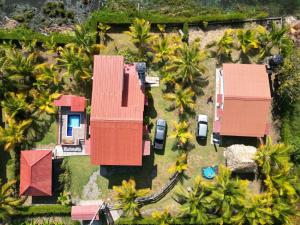 圣贝尔纳多德尔比恩托El ensueño的棕榈树房屋的空中景致