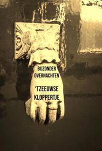 米德尔堡BIJZONDER OVERNACHTEN tZEEUWSE KLOPPERTJE的墙上的标志
