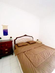 Emeralda Villa Puncak Resort客房内的一张或多张床位