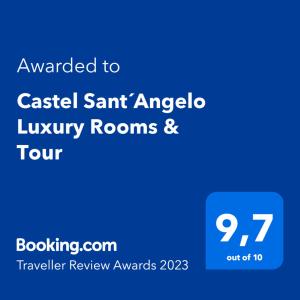 罗马Castel Sant´Angelo Luxury Rooms & Tour的蓝色的标语,写着电子邮件给卡事儿,送给天使豪华的客房