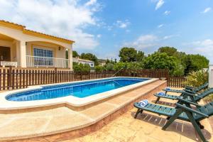 Catalunya Casas Cozy Costa Dorada with private pool, 3km to beach!内部或周边的泳池