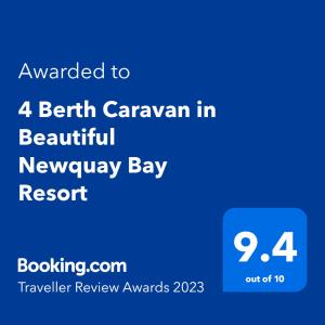 纽基4 Berth Couples and Family Caravan in Beautiful Newquay Bay Resort的美丽的Newburybayayay度假村的运河画面