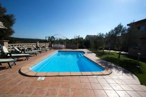 Catalunya Casas Tranquil Costa Brava Retreat with private suite!内部或周边的泳池