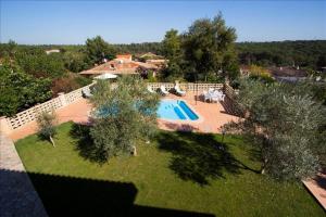 Catalunya Casas Tranquil Costa Brava Retreat with private suite!内部或周边泳池景观