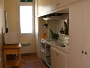 Appartement Banyuls-sur-Mer, 3 pièces, 5 personnes - FR-1-309-58的厨房或小厨房