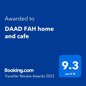 佛丕DAAD FAH home and cafe的一部电话的屏幕,短信是想让爸爸在家和咖啡馆失败的