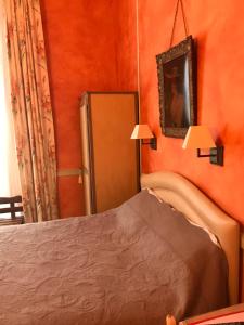 Hotel de la Sologne客房内的一张或多张床位