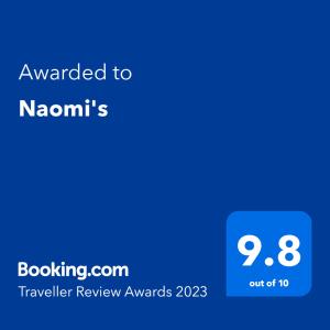罗什平纳Naomi's的蓝屏,上面有授予纳米尼旅行者评审奖的文本