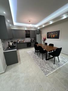 Luxury Apartment in Elbasan的厨房或小厨房