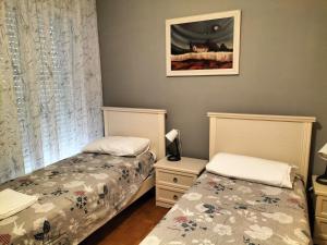 Tre Continenti - Appartamento con parcheggio privato客房内的一张或多张床位