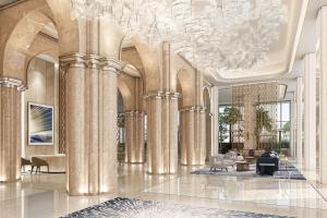 科威特The St. Regis Kuwait的柱子和吊灯的大厅 ⁇ 染