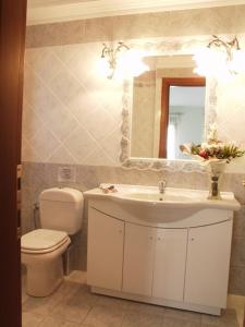 Hotel Archontiko Dimitra的一间浴室