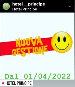 皮特拉利古Hotel Principe的微笑的酒店标志