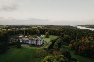 巴利纳Belleek Castle, Ballina的享有豪宅的空中景致