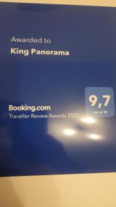 圣恩吉玛King Panorama mit Netflix的显示在屏幕上给帕纳曼卡颁发的标志