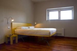 圣洛伦索斯艾柏佳酒店客房内的一张或多张床位