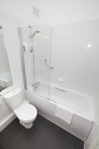 海豚SA1酒店的一间浴室