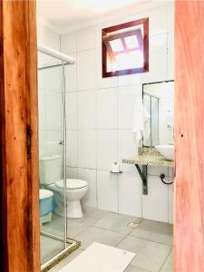 伊列乌斯Princesinha do Sul的一间带卫生间和水槽的浴室