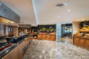 坎昆Marriott Cancun, An All-Inclusive Resort的自助餐厅内的餐厅