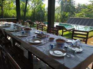 Rainforest Chalets - Rainforest Tours,Pool And Ac餐厅或其他用餐的地方