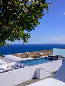 易莫洛林LF Suites & Villas的海景别墅 - 带游泳池