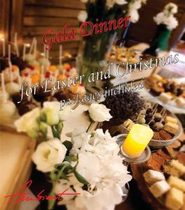 克里斯蒂安蔻娜奇奥安比恩特度假酒店的一张带自助甜点和食物的桌子
