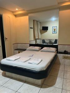 Hotel Bariloche Tijuca Adult Only客房内的一张或多张床位