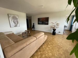 Appartement EPINAL calme的休息区