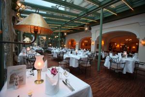 欧罗巴游乐园和厄尔布尼斯度假四星级高级酒店餐厅或其他用餐的地方
