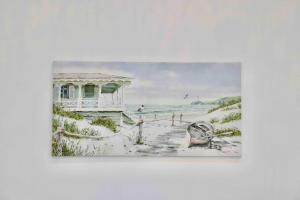 Beeston HillContemporary & Stylish House . FREE Parking的海滩上的房子画