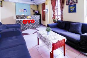 OYO 90486 New Station Hotel的休息区