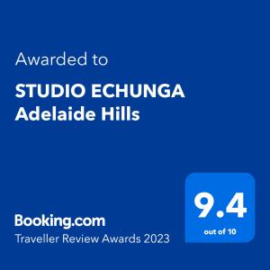 EchungaSTUDIO ECHUNGA Adelaide Hills的被授予 enovoacco adelaide 丘陵一室公寓的蓝色标语